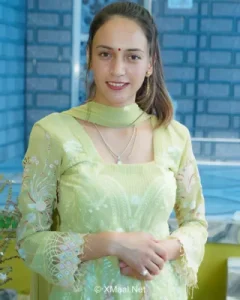 Zoey Thakur 320x400 1