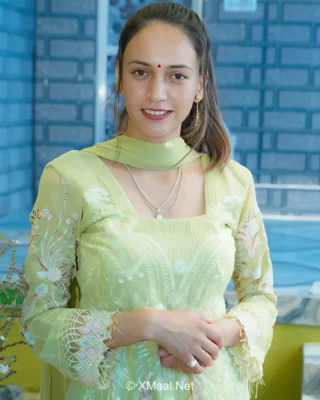 Zoey Thakur 320x400 1